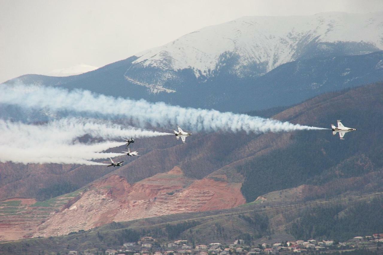 Chateau du Pikes Peak, a Tuscany Retreat Bed & Breakfast Colorado Springs Bagian luar foto